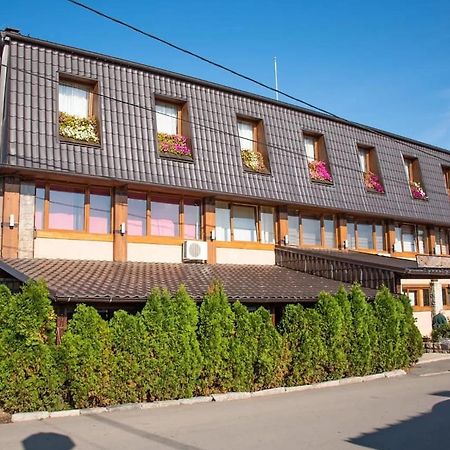 Hotel "Vir" 벨리카플래나 외부 사진