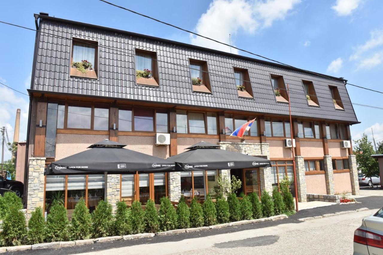 Hotel "Vir" 벨리카플래나 외부 사진